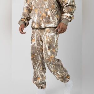Comfrt Brand Camouflage Sweatpants size Large